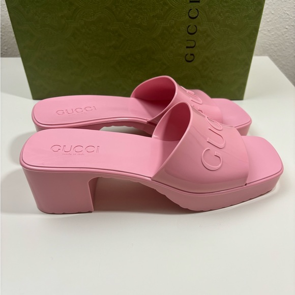 Gucci Rubber Gucci Logo Printed Mules Sandals Slide - Picture 2 of 13